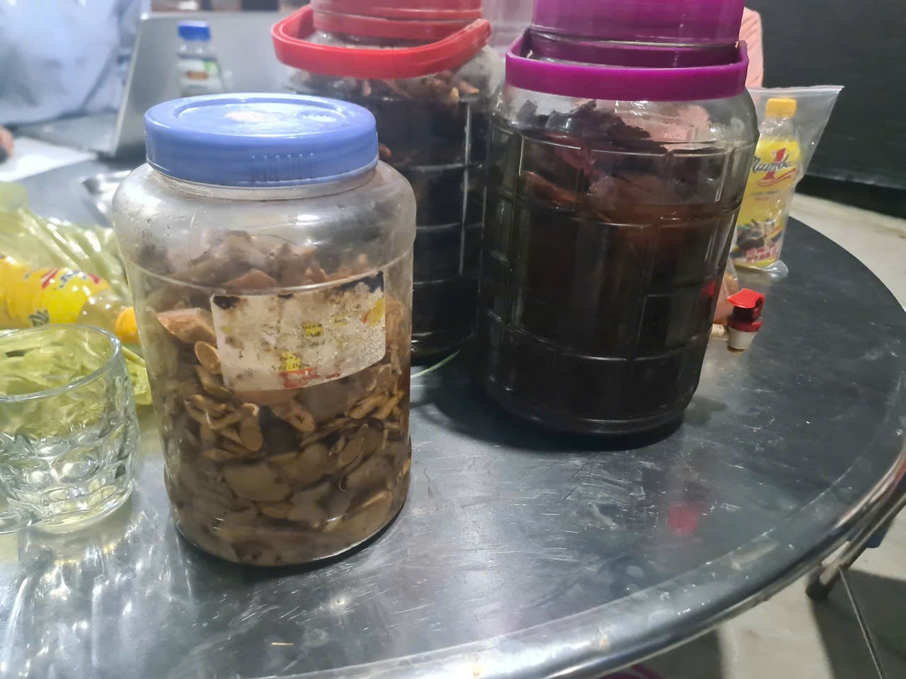 Mối nguy chết người từ rượu ngâm rễ cây rừng: Cảnh báo của bác sĩ- Ảnh 2. Mối nguy chết người từ rượu ngâm rễ cây rừng: Cảnh báo của bác sĩ- Ảnh 2.