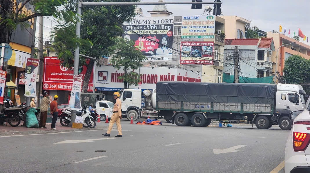 Va chạm ô tô tải, hai anh em ruột gặp nạn- Ảnh 1. Va chạm ô tô tải, hai anh em ruột gặp nạn- Ảnh 1.