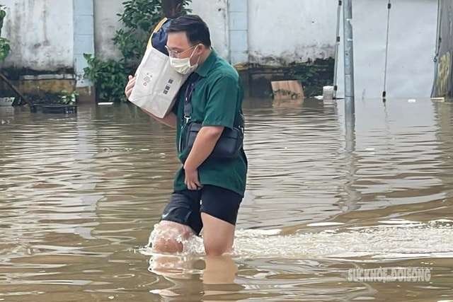Những lưu ý cần biết để ứng phó an toàn với mưa lũ, ngập lụt- Ảnh 2. Những lưu ý cần biết để ứng phó an toàn với mưa lũ, ngập lụt- Ảnh 2.