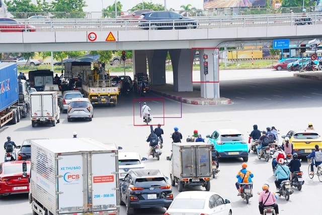 Hà Nội: Camera AI 'bóc' người vi phạm giao thông- Ảnh 1. Hà Nội: Camera AI 'bóc' người vi phạm giao thông- Ảnh 1.