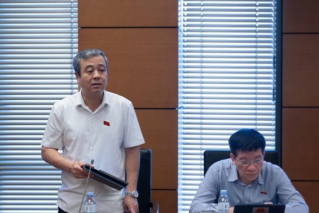 Lo ngại viên chức 'chân ngoài dài hơn chân trong', lợi dụng thương hiệu công để kinh doanh riêng- Ảnh 1. Lo ngại viên chức 'chân ngoài dài hơn chân trong', lợi dụng thương hiệu công để kinh doanh riêng- Ảnh 1.