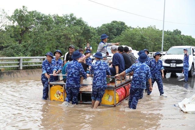 Mưa lớn bắt đầu từ Quảng Trị và Huế đêm nay, phát triển đến Đà Nẵng vào ngày mai- Ảnh 2. Mưa lớn bắt đầu từ Quảng Trị và Huế đêm nay, phát triển đến Đà Nẵng vào ngày mai- Ảnh 2.