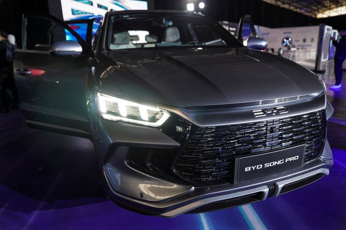 Song Pro gây ấn tượng bởi sự kết hợp giữa thiết kế hiện đại, nhiều công nghệ và hiệu suất nhiên liệu vượt trội. (Ảnh: Reuters)