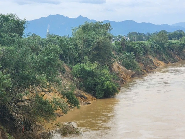 Hàng trăm hộ dân sống bất an bên bờ sông Chu- Ảnh 7. Hàng trăm hộ dân sống bất an bên bờ sông Chu- Ảnh 7.