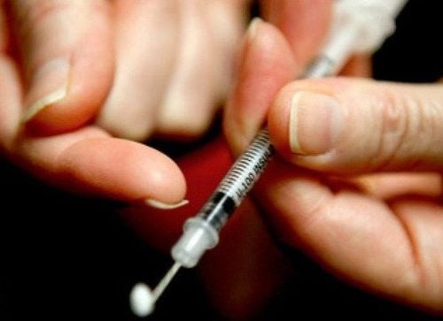 Lạm dụng chất gây nghiện làm gia tăng nguy cơ nhiễm và lây truyền HIV- Ảnh 2. Lạm dụng chất gây nghiện làm gia tăng nguy cơ nhiễm và lây truyền HIV- Ảnh 2.