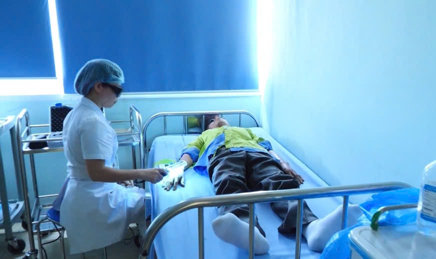 Người dân không còn phải vượt cả trăm cây số để chữa vảy nến- Ảnh 1. Người dân không còn phải vượt cả trăm cây số để chữa vảy nến- Ảnh 1.
