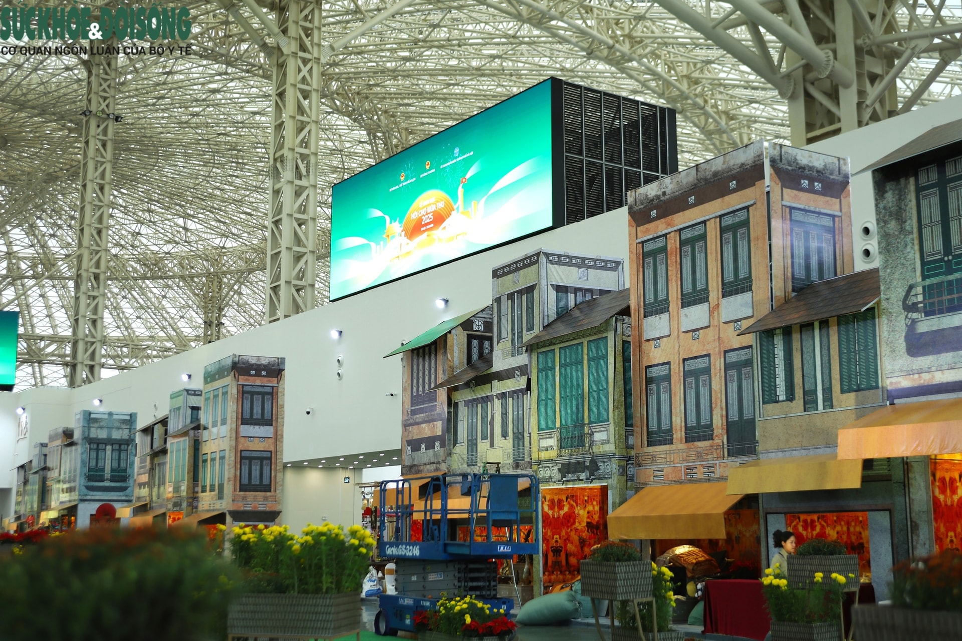 Các gian hàng gấp rút hoàn thiện trước ngày khai mạc Hội chợ Mùa Thu 2025- Ảnh 6.