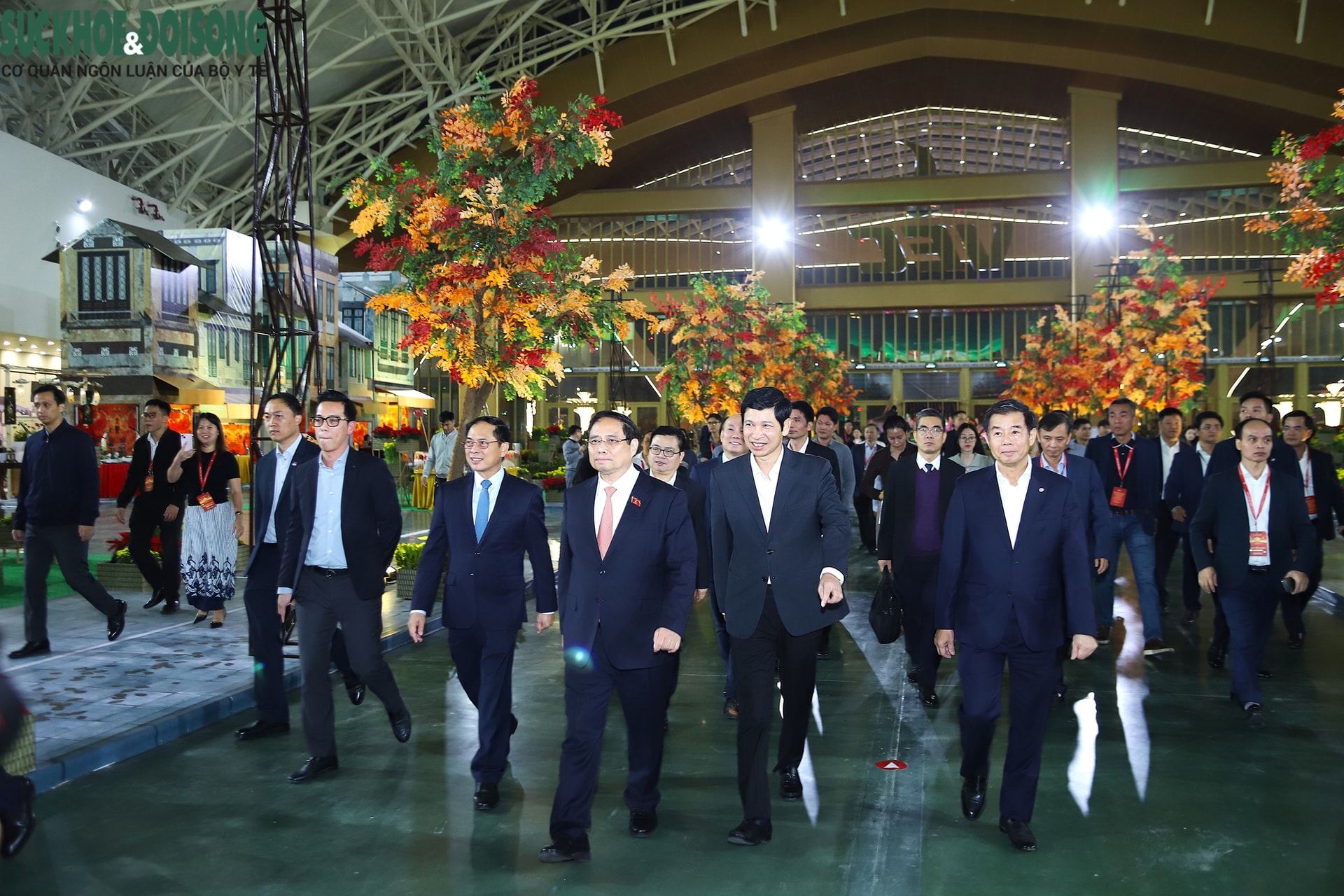 Thủ tướng Phạm Minh Chính dự tổng duyệt chương trình khai mạc Hội chợ Mùa Thu 2025- Ảnh 3.