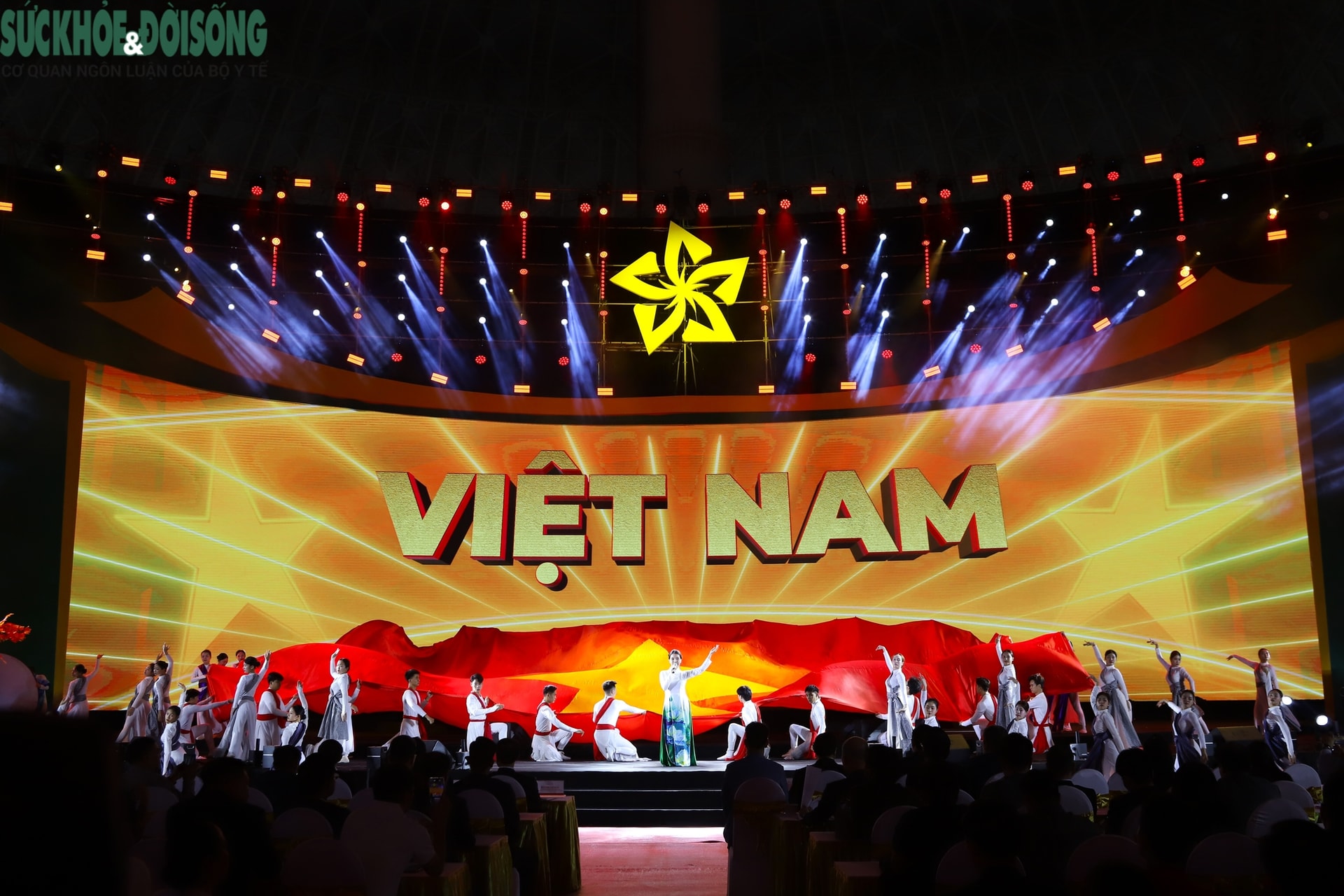 Thủ tướng Phạm Minh Chính dự tổng duyệt chương trình khai mạc Hội chợ Mùa Thu 2025- Ảnh 4.