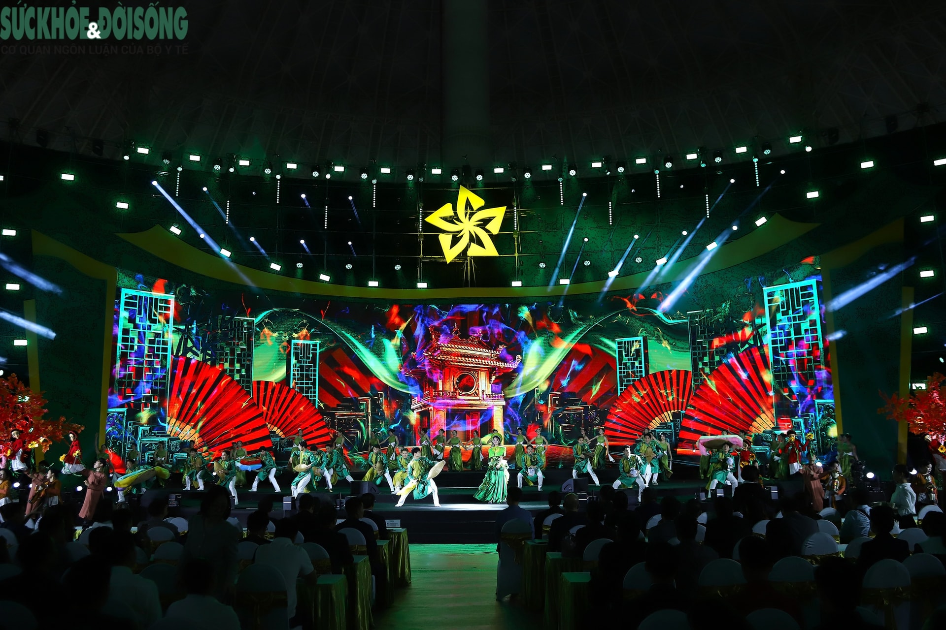 Thủ tướng Phạm Minh Chính dự tổng duyệt chương trình khai mạc Hội chợ Mùa Thu 2025- Ảnh 6.