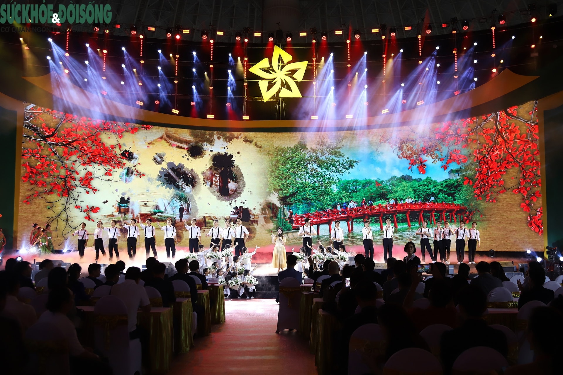 Thủ tướng Phạm Minh Chính dự tổng duyệt chương trình khai mạc Hội chợ Mùa Thu 2025- Ảnh 7.