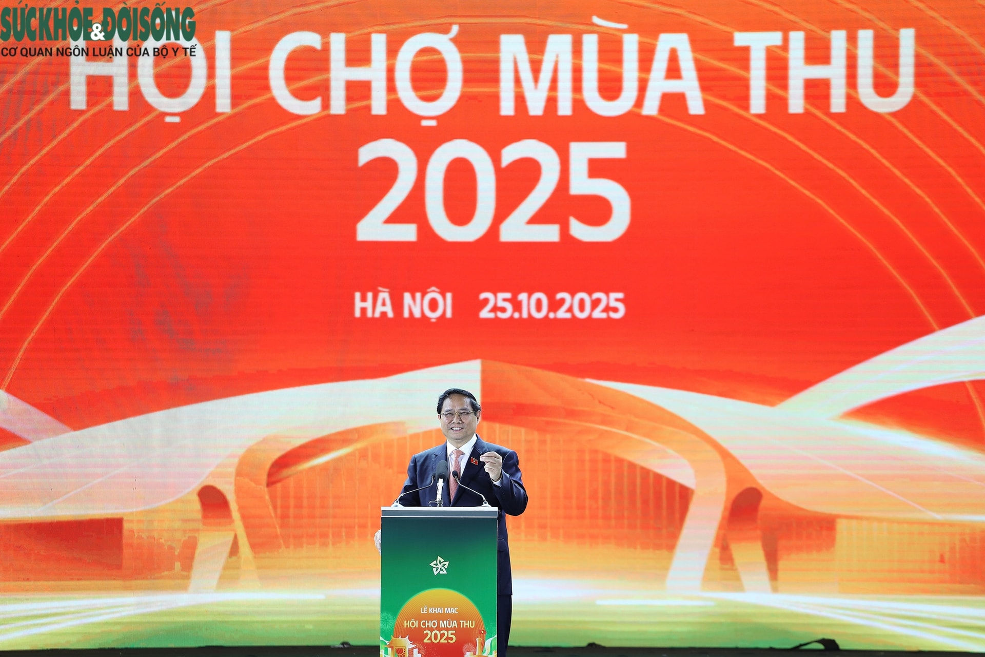 Thủ tướng Phạm Minh Chính dự tổng duyệt chương trình khai mạc Hội chợ Mùa Thu 2025- Ảnh 8.