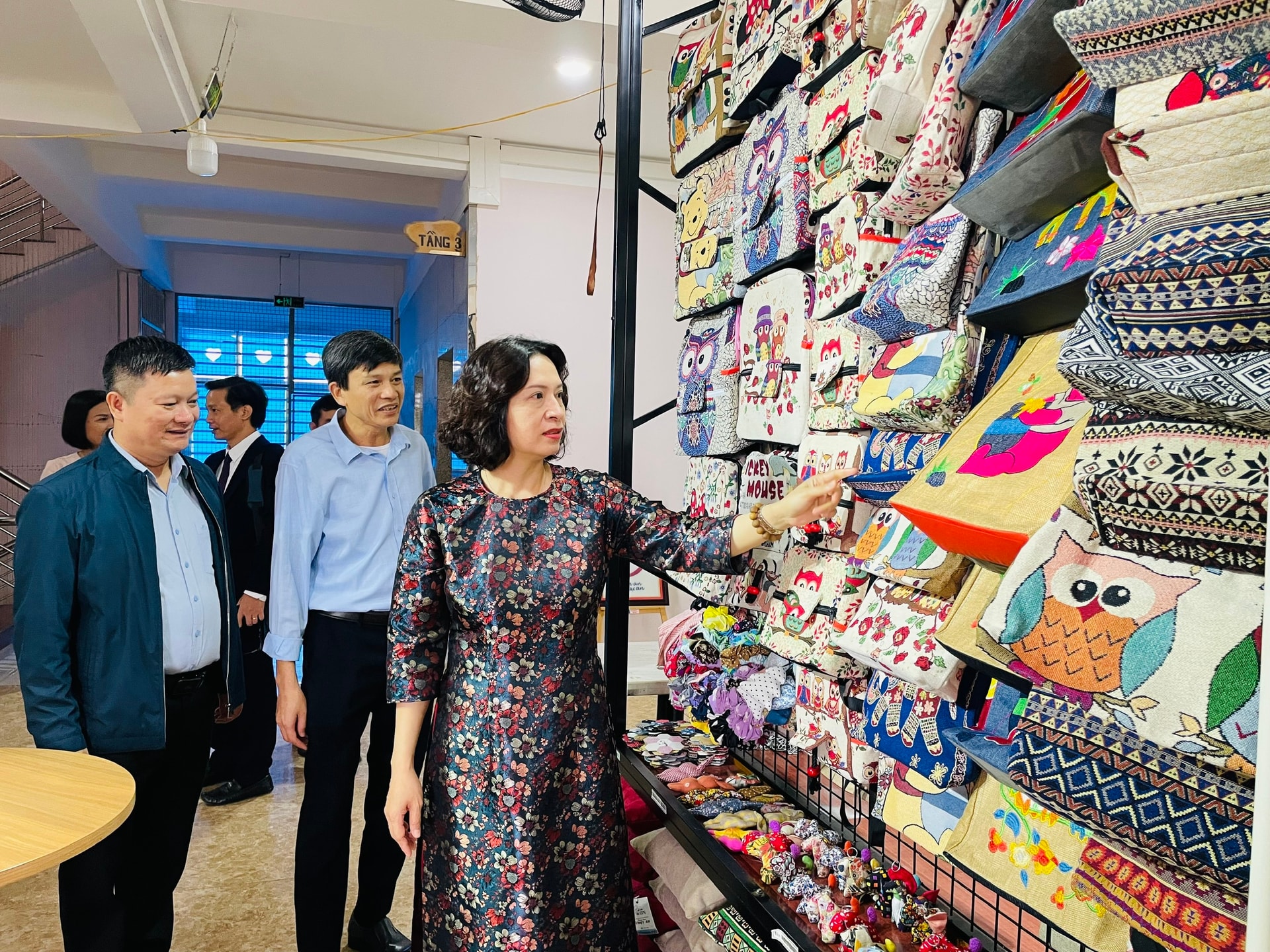 Bộ Y tế bổ nhiệm lại Phó Giám đốc Trung tâm Phục hồi chức năng người khuyết tật Thuỵ An- Ảnh 5. Bộ Y tế bổ nhiệm lại Phó Giám đốc Trung tâm Phục hồi chức năng người khuyết tật Thuỵ An- Ảnh 5.