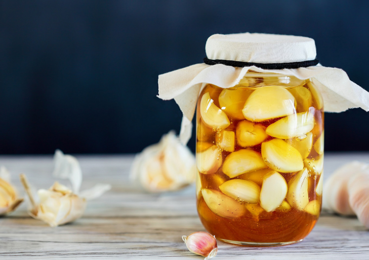 Tỏi ngâm mật ong – ‘Lá chắn’ bảo vệ sức khỏe trong mùa đông- Ảnh 1. Tỏi ngâm mật ong – ‘Lá chắn’ bảo vệ sức khỏe trong mùa đông- Ảnh 1.