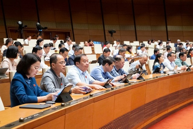Quốc hội phê chuẩn miễn nhiệm Bộ trưởng Bộ Nội vụ, Bộ NN&MT, Bộ Ngoại giao- Ảnh 1. Quốc hội phê chuẩn miễn nhiệm Bộ trưởng Bộ Nội vụ, Bộ NN&MT, Bộ Ngoại giao- Ảnh 1.