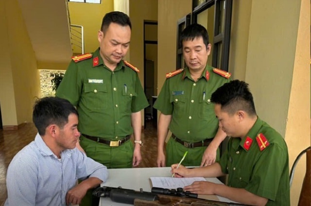 Thu hồi 552 khẩu súng trong cao điểm vận động toàn dân giao nộp vũ khí- Ảnh 1. Thu hồi 552 khẩu súng trong cao điểm vận động toàn dân giao nộp vũ khí- Ảnh 1.