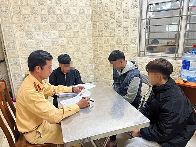 Xử lý nhóm thanh niên đeo bám xe chở phạm nhân trên phố Lê Đức Thọ- Ảnh 3.