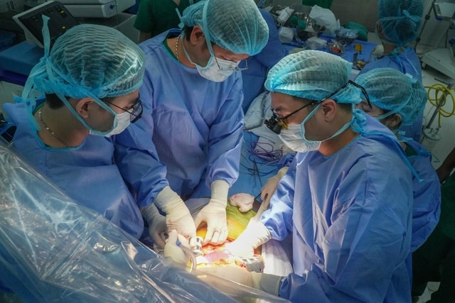 Bệnh viện Quân y 175 làm chủ kỹ thuật ghép gan sau 10 ca ghép- Ảnh 3. Bệnh viện Quân y 175 làm chủ kỹ thuật ghép gan sau 10 ca ghép- Ảnh 3.