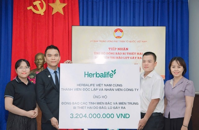 Herbalife Việt Nam đóng góp hơn ba tỷ hai trăm triệu Đồng góp phần hỗ trợ đồng bào miền Bắc và miền Trung bị thiệt hại do Bão Bualoi và Bão Matmo- Ảnh 1. Herbalife Việt Nam đóng góp hơn ba tỷ hai trăm triệu Đồng góp phần hỗ trợ đồng bào miền Bắc và miền Trung bị thiệt hại do Bão Bualoi và Bão Matmo- Ảnh 1.