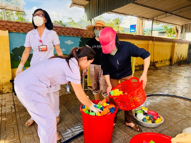 Kiểm soát lây nhiễm bệnh tay chân miệng, sẵn sàng ứng phó mọi tình huống dịch bệnh- Ảnh 1. Kiểm soát lây nhiễm bệnh tay chân miệng, sẵn sàng ứng phó mọi tình huống dịch bệnh- Ảnh 1.