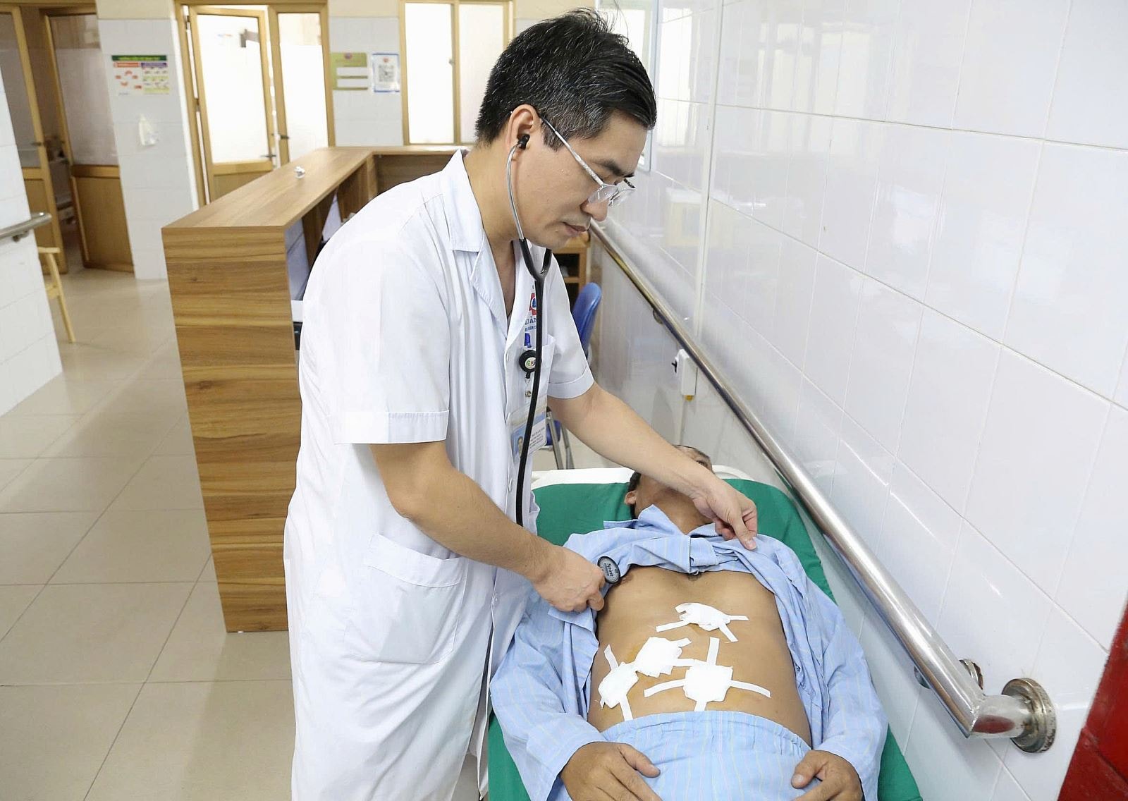 Sau phẫu thuật cắt túi mật, người đàn ông 52 tuổi đột ngột bị nhồi máu cơ tim- Ảnh 2. Sau phẫu thuật cắt túi mật, người đàn ông 52 tuổi đột ngột bị nhồi máu cơ tim- Ảnh 2.