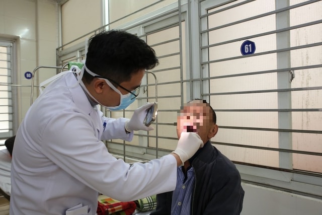 Người dân Hà Tĩnh được thụ hưởng dịch vụ y tế trong điều trị ung thư- Ảnh 2. Người dân Hà Tĩnh được thụ hưởng dịch vụ y tế trong điều trị ung thư- Ảnh 2.