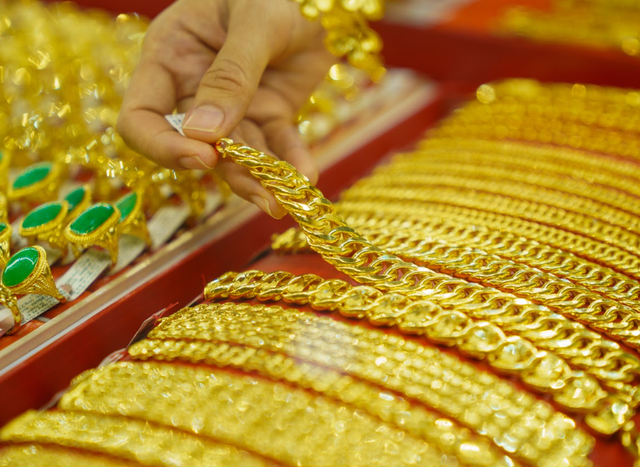 Giá vàng hôm nay ngày 25/10 đồng loạt tăng mạnh trở lại- Ảnh 1. Giá vàng hôm nay ngày 25/10 đồng loạt tăng mạnh trở lại- Ảnh 1.