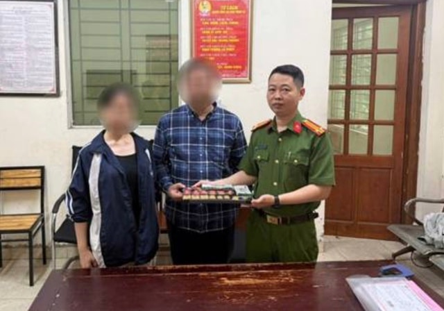 Hà Nội: Nghe lệnh bắt giả, cô gái phá két sắt lấy 130 triệu và 18 chỉ vàng của gia đình- Ảnh 1. Hà Nội: Nghe lệnh bắt giả, cô gái phá két sắt lấy 130 triệu và 18 chỉ vàng của gia đình- Ảnh 1.