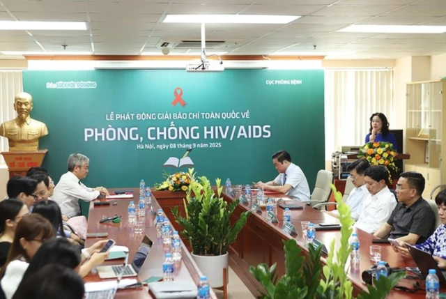 Khởi động Giải Báo chí toàn quốc về HIV/AIDS 2025, đặt trọng tâm vào mục tiêu 2030- Ảnh 1. Khởi động Giải Báo chí toàn quốc về HIV/AIDS 2025, đặt trọng tâm vào mục tiêu 2030- Ảnh 1.