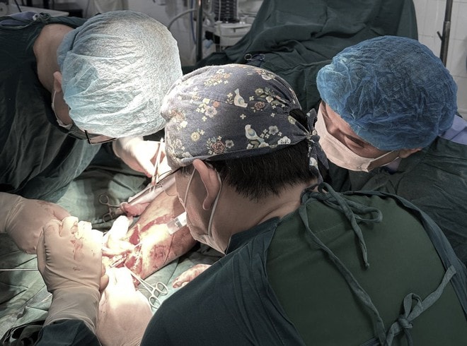 Nối thành công cổ chân gần đứt rời sau tai nạn giao thông- Ảnh 1. Nối thành công cổ chân gần đứt rời sau tai nạn giao thông- Ảnh 1.
