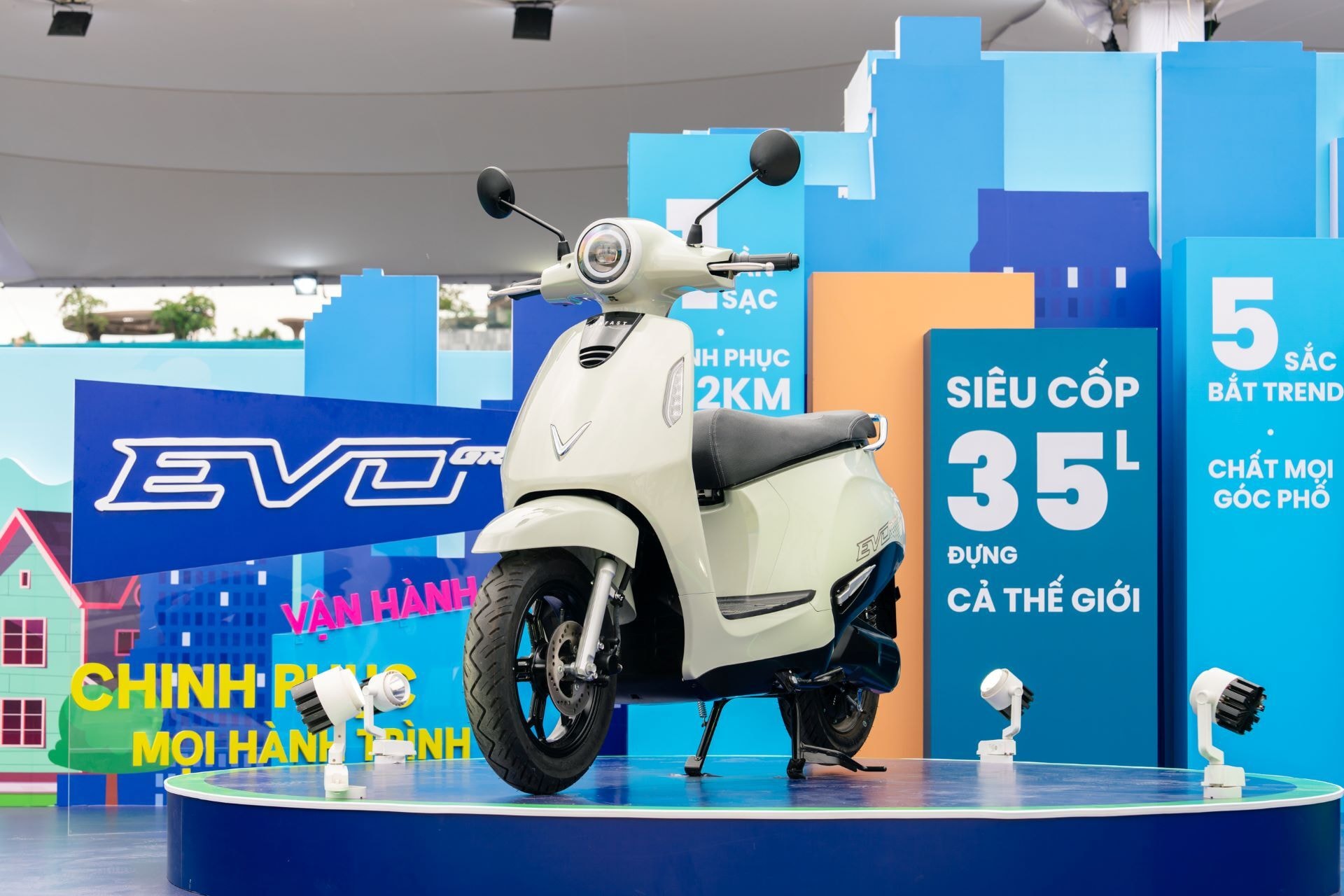 VinFast Evo Grand Lite chiếm trọn cảm tình của học sinh và phụ huynh - 1