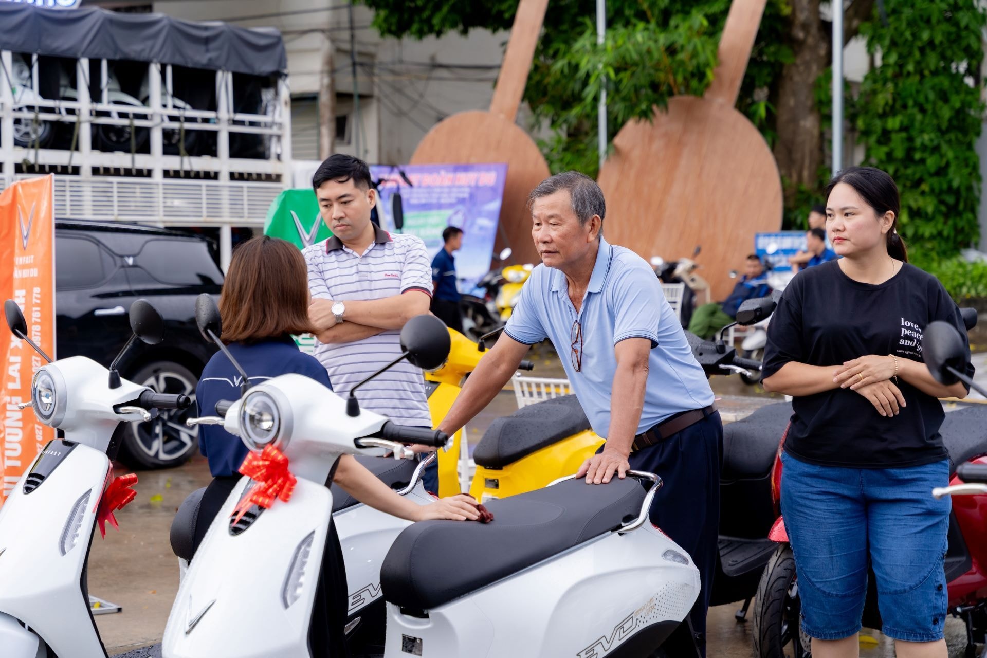 VinFast Evo Grand Lite chiếm trọn cảm tình của học sinh và phụ huynh - 2