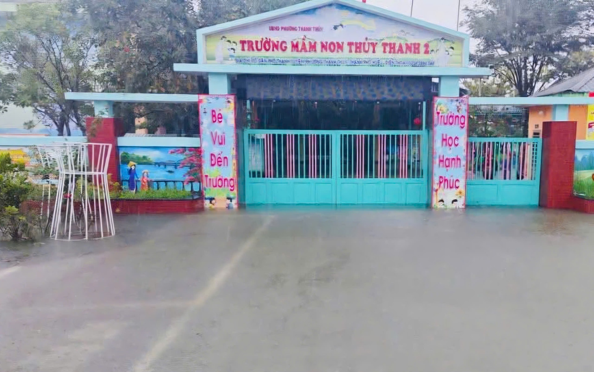 Huế mưa trắng trời, học sinh toàn thành phố nghỉ ngày 27/10- Ảnh 1. Huế mưa trắng trời, học sinh toàn thành phố nghỉ ngày 27/10- Ảnh 1.