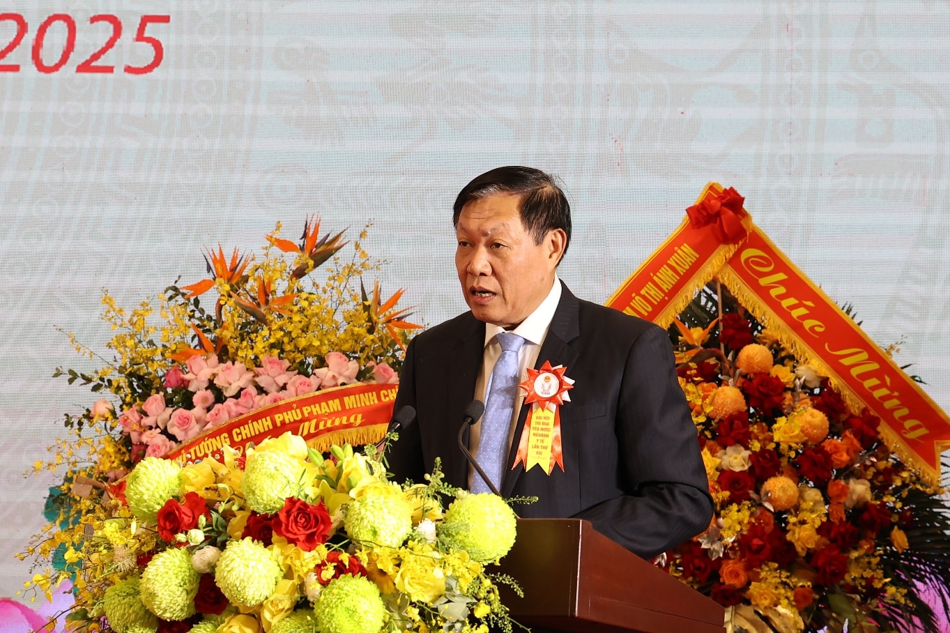 Phó Thủ tướng: Thành tích nổi bật trong phong trào thi đua ngành Y tế đóng góp quan trọng cho sự phát triển đất nước- Ảnh 3. Phó Thủ tướng: Thành tích nổi bật trong phong trào thi đua ngành Y tế đóng góp quan trọng cho sự phát triển đất nước- Ảnh 3.