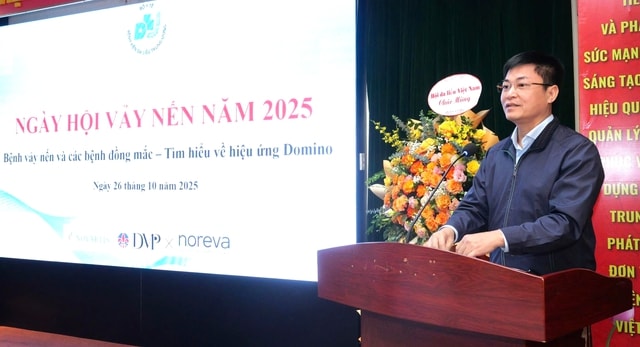 Tự chữa vảy nến, bệnh nhân phải nằm cáng nhập viện- Ảnh 2. Tự chữa vảy nến, bệnh nhân phải nằm cáng nhập viện- Ảnh 2.