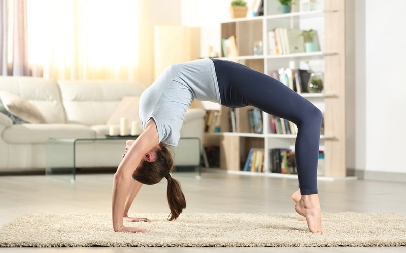 Cảnh báo 3 tư thế yoga đảo ngược gây nguy cơ đột quỵ- Ảnh 2. Cảnh báo 3 tư thế yoga đảo ngược gây nguy cơ đột quỵ- Ảnh 2.