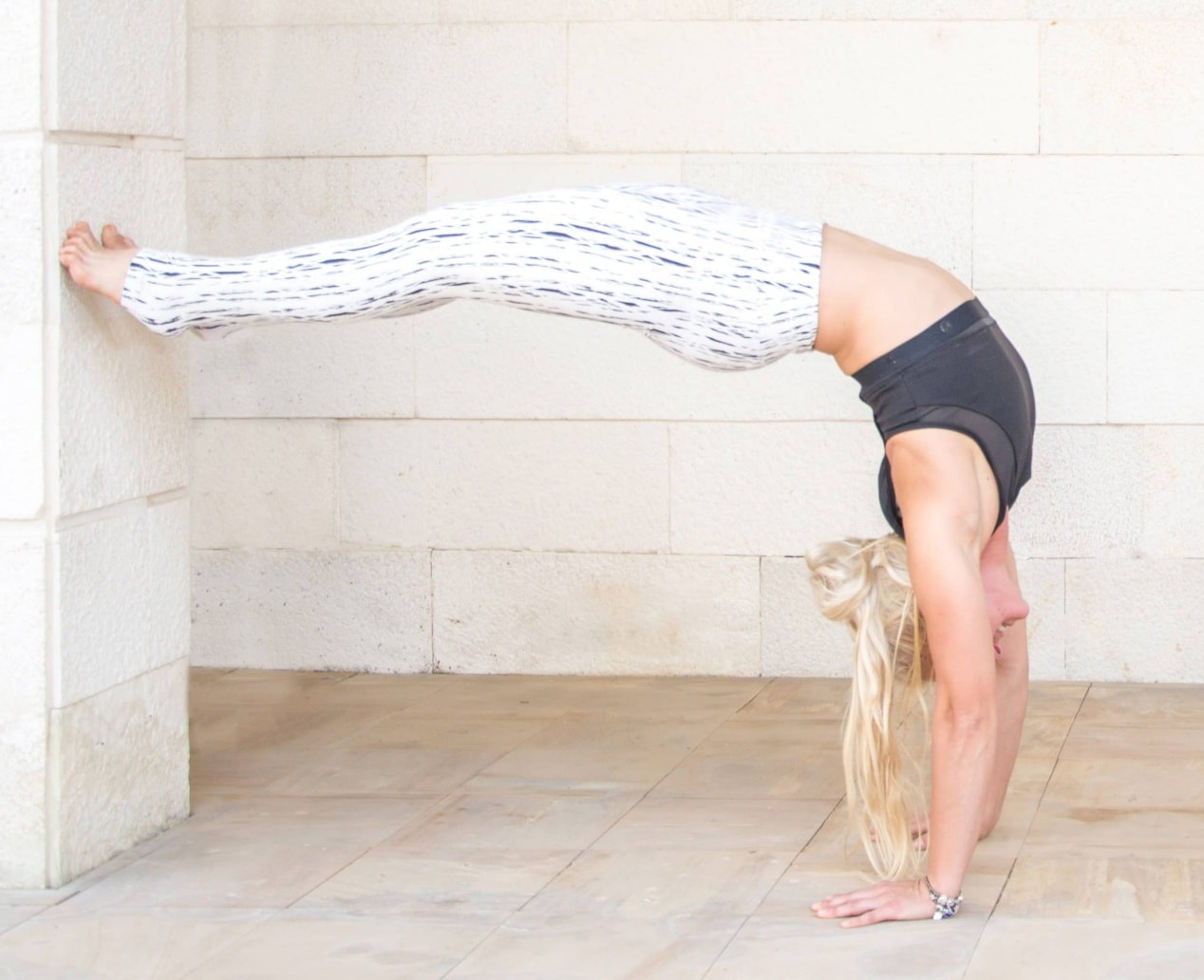 Cảnh báo 3 tư thế yoga đảo ngược gây nguy cơ đột quỵ- Ảnh 4. Cảnh báo 3 tư thế yoga đảo ngược gây nguy cơ đột quỵ- Ảnh 4.