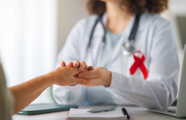 Việt Nam trên chặng đường chấm dứt dịch AIDS: Giải Báo chí năm 2025 nhìn từ những con số ấn tượng và thách thức mới- Ảnh 1.