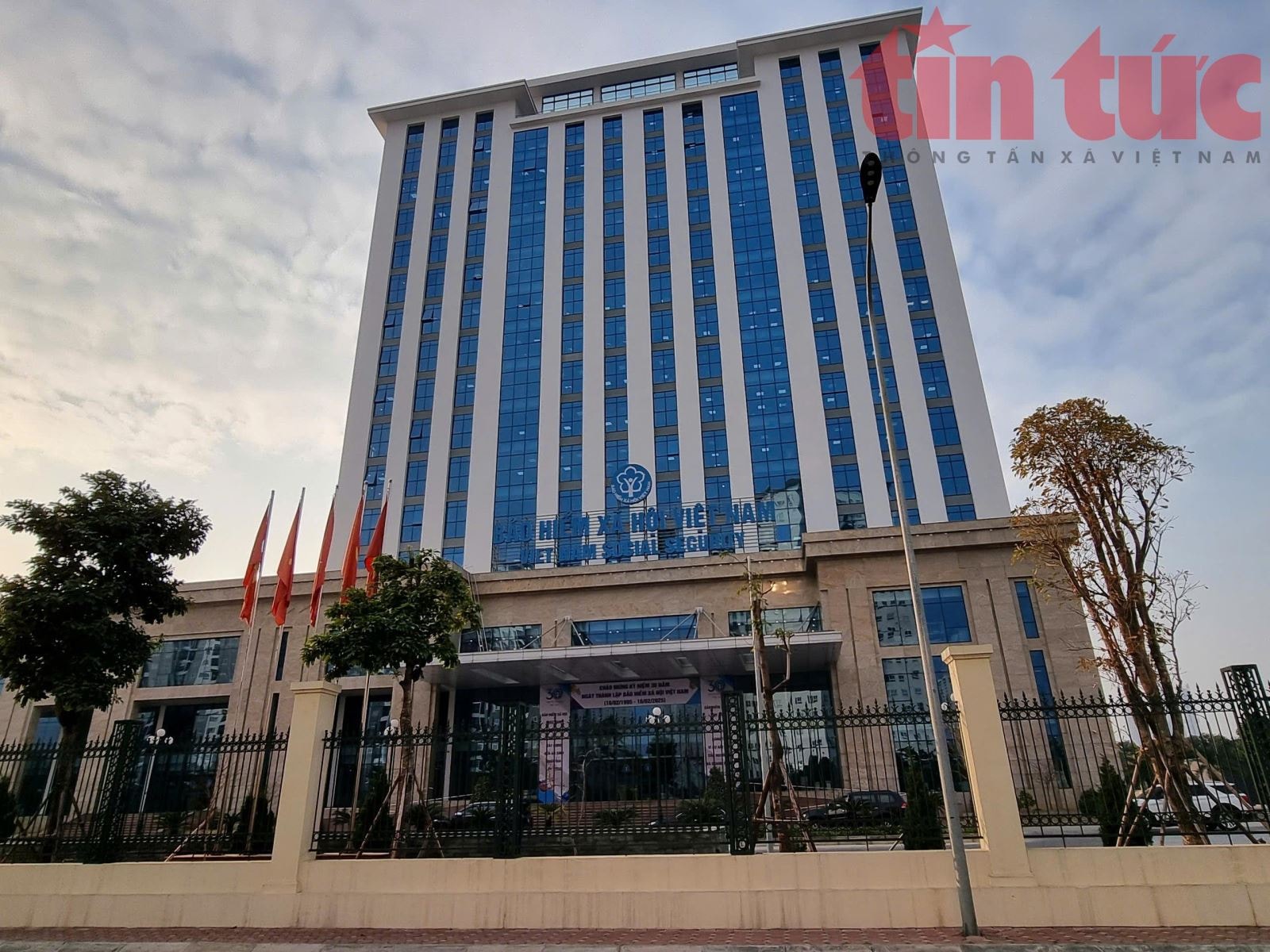 Trình tự, thủ tục tạm dừng đóng vào quỹ Hưu trí và tử tuất với doanh nghiệp gặp khó khăn theo quy định mới- Ảnh 1. Trình tự, thủ tục tạm dừng đóng vào quỹ Hưu trí và tử tuất với doanh nghiệp gặp khó khăn theo quy định mới- Ảnh 1.