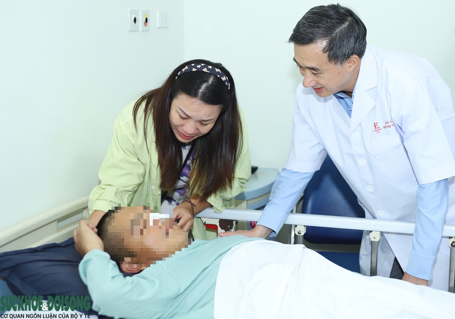 Từ phút sinh tử đến ngày trở về bên gia đình: Câu chuyện ấm lòng về tình người và sự tận tâm của thầy thuốc- Ảnh 3. Từ phút sinh tử đến ngày trở về bên gia đình: Câu chuyện ấm lòng về tình người và sự tận tâm của thầy thuốc- Ảnh 3.