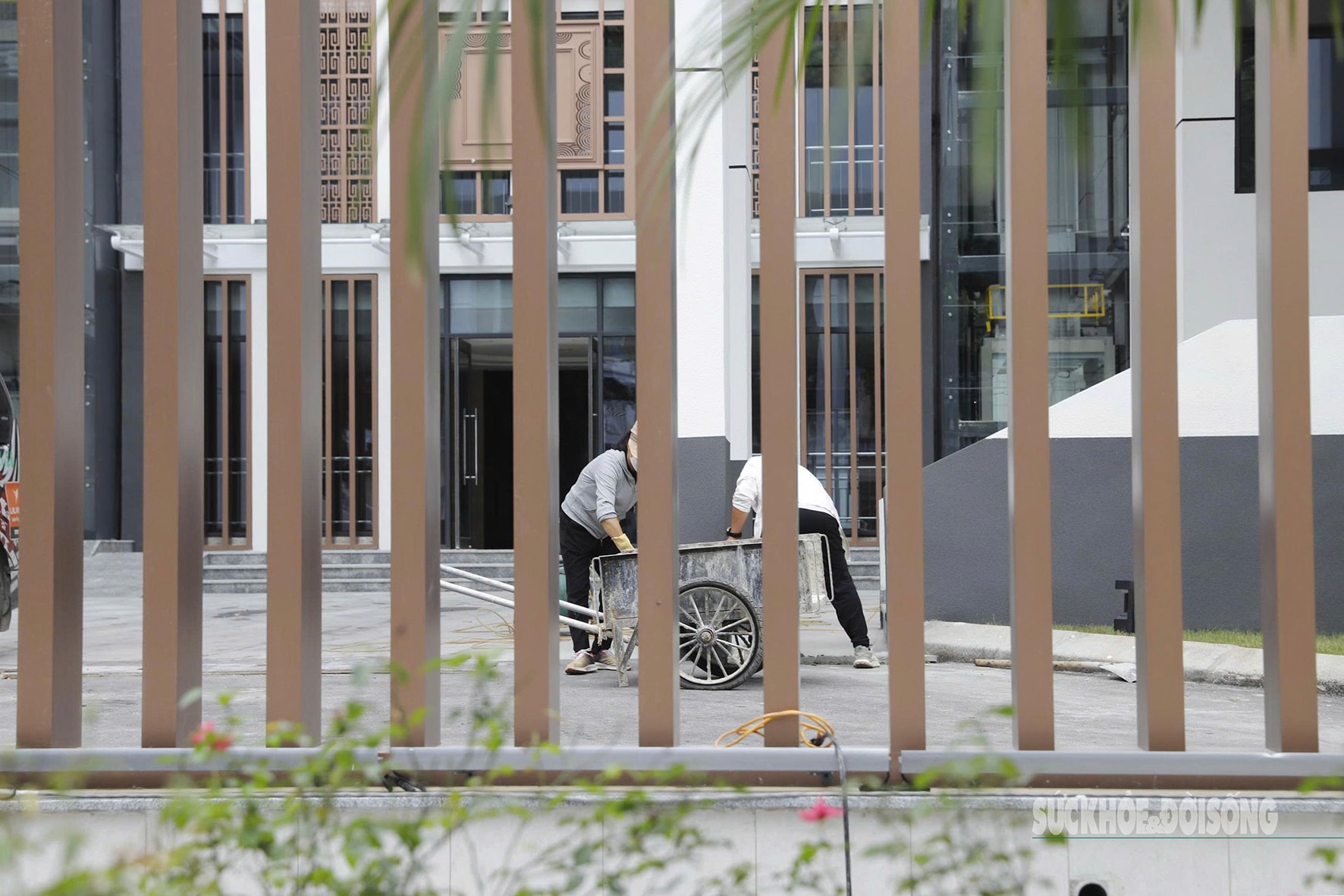 Nhà hoang giữa phố 'lột xác' ngoạn mục- Ảnh 5.