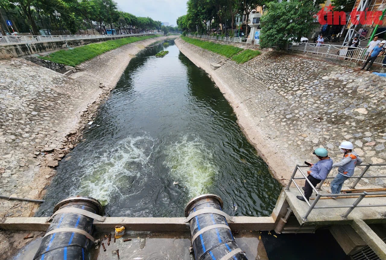 Hà Nội 'hồi sinh' bốn dòng sông nội đô- Ảnh 1. Hà Nội 'hồi sinh' bốn dòng sông nội đô- Ảnh 1.