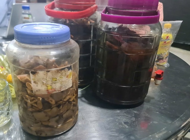 Sáu nạn nhân ngộ độc rượu ở Nghệ An đã qua cơn nguy kịch, chuẩn bị xuất viện- Ảnh 2. Sáu nạn nhân ngộ độc rượu ở Nghệ An đã qua cơn nguy kịch, chuẩn bị xuất viện- Ảnh 2.