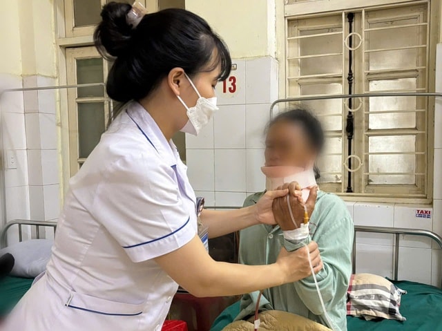 Thoát nguy cơ liệt sau cú ngã đập vùng gáy- Ảnh 1.