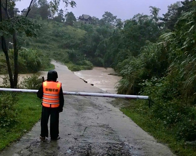 Mưa to, nhiều nơi tại Quảng Trị ngập lụt, học sinh phải nghỉ học- Ảnh 2. Mưa to, nhiều nơi tại Quảng Trị ngập lụt, học sinh phải nghỉ học- Ảnh 2.