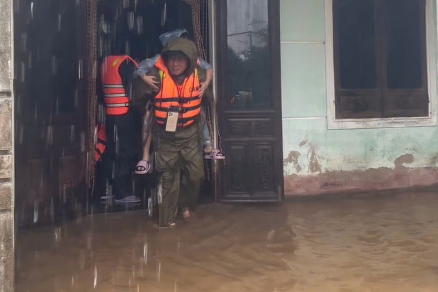 Mưa lũ vượt mốc lịch sử, Thủ tướng chỉ đạo ứng phó khẩn cấp tại Trung Bộ- Ảnh 1. Mưa lũ vượt mốc lịch sử, Thủ tướng chỉ đạo ứng phó khẩn cấp tại Trung Bộ- Ảnh 1.