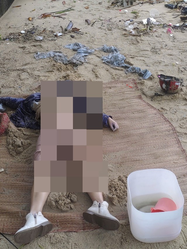 Truy tìm tung tích thi thể nữ giới, mặc áo khoác trôi dạt vào bờ biển- Ảnh 1. Truy tìm tung tích thi thể nữ giới, mặc áo khoác trôi dạt vào bờ biển- Ảnh 1.