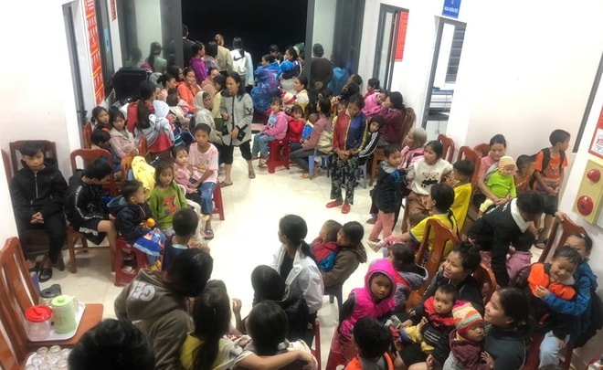 Đà Nẵng mưa xối xả gây sạt lở, nhà dân ngập sâu, nhiều tuyến đường tê liệt- Ảnh 6.