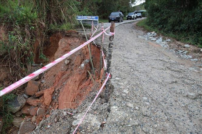 Quân khu 5 điều động gần 6.300 cán bộ, chiến sĩ hỗ trợ nhân dân ứng phó với lũ lụt, sạt lở- Ảnh 3.