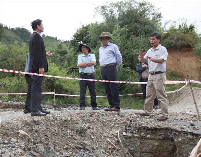 Quân khu 5 điều động gần 6.300 cán bộ, chiến sĩ hỗ trợ nhân dân ứng phó với lũ lụt, sạt lở- Ảnh 1.